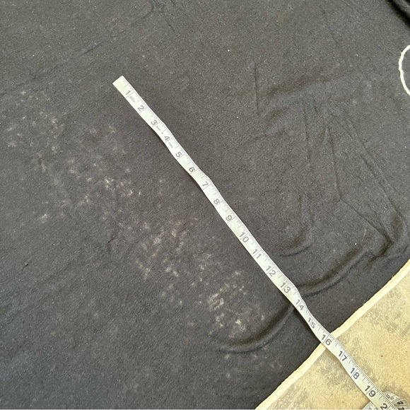 2011 Chanel cashmere stole - Picture 8 of 10